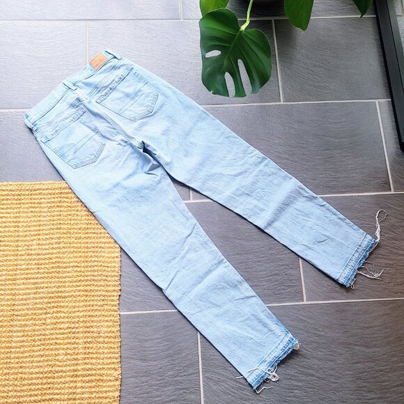 American Eagle AEO Light Blue Wash Super High Rise Straight Leg Jeans - 0 Short - Picture 9 of 9